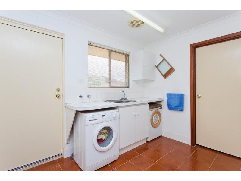 10 Hayward Parade, Coogee WA 6166