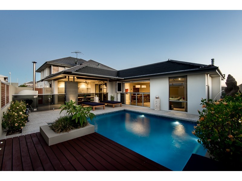 54 Arabella Loop, North Coogee WA 6163