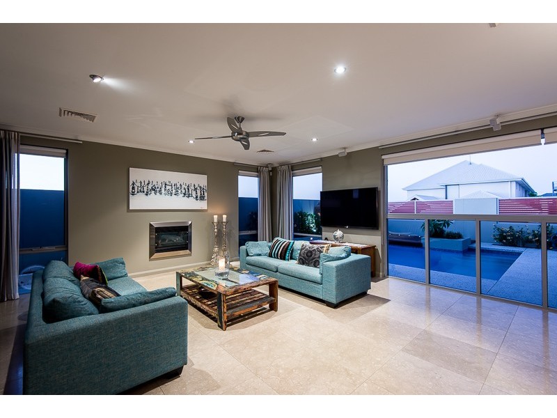 54 Arabella Loop, North Coogee WA 6163