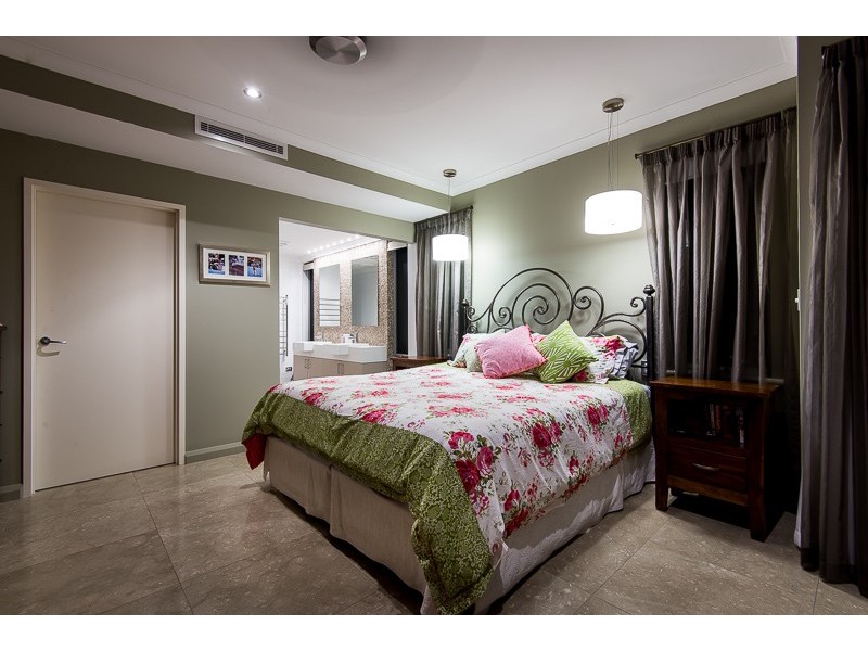 54 Arabella Loop, North Coogee WA 6163