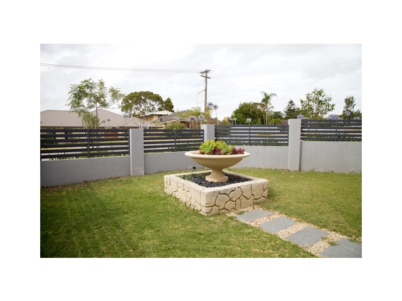 17a Bradbury Road, Hamilton Hill WA 6163
