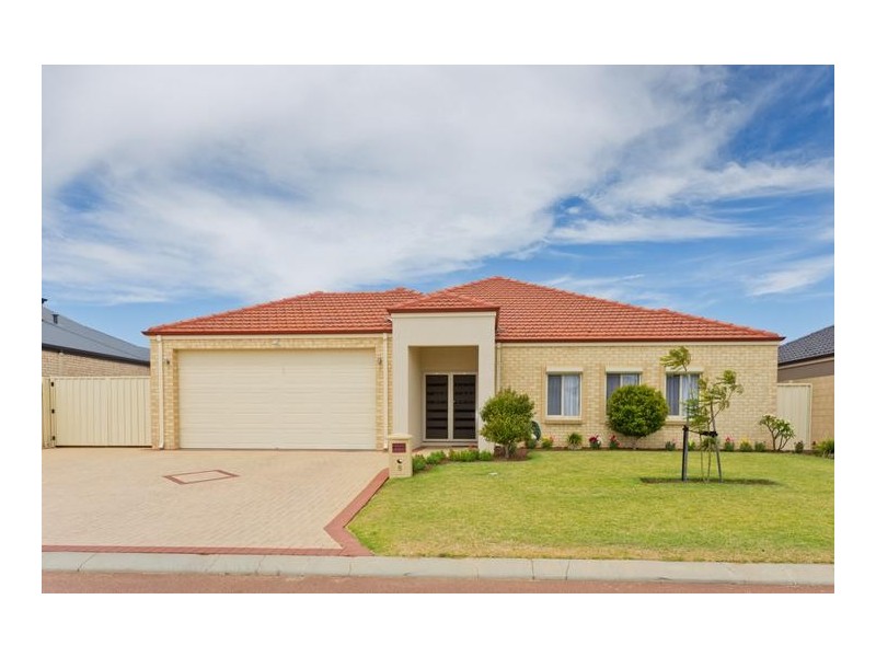 8 Carbine Way, Munster WA 6166