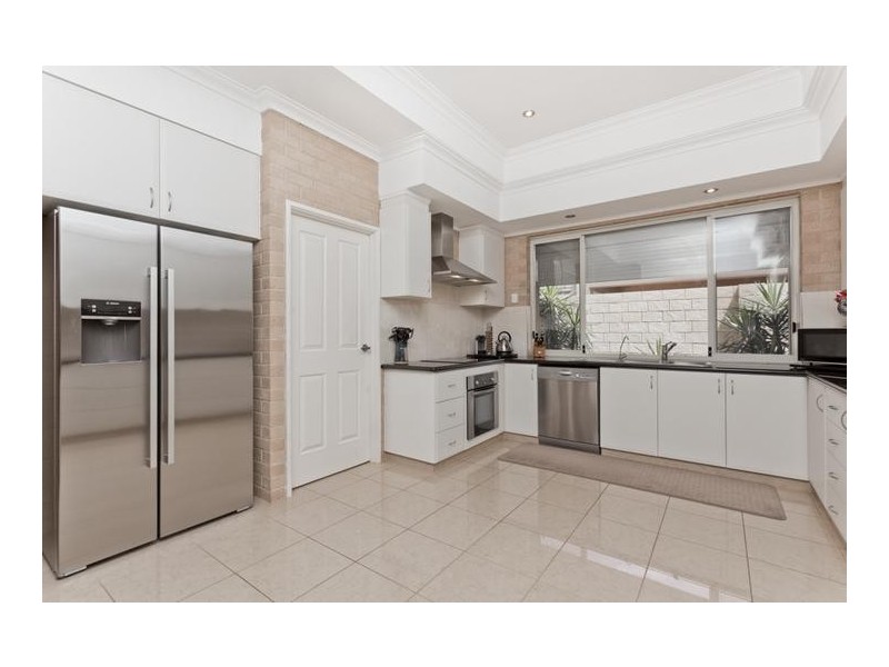 8 Carbine Way, Munster WA 6166