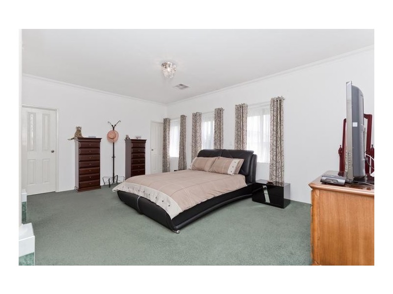 8 Carbine Way, Munster WA 6166