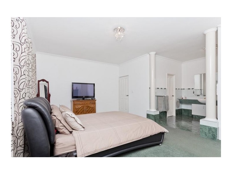 8 Carbine Way, Munster WA 6166