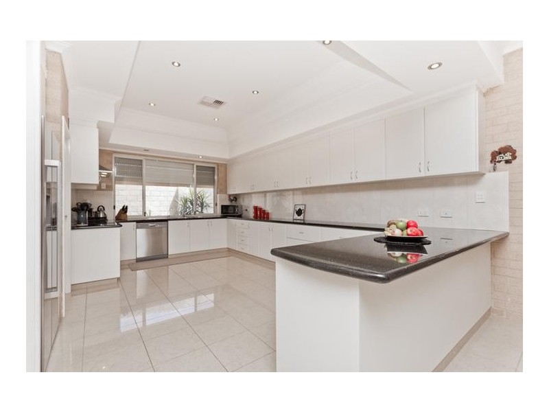 8 Carbine Way, Munster WA 6166