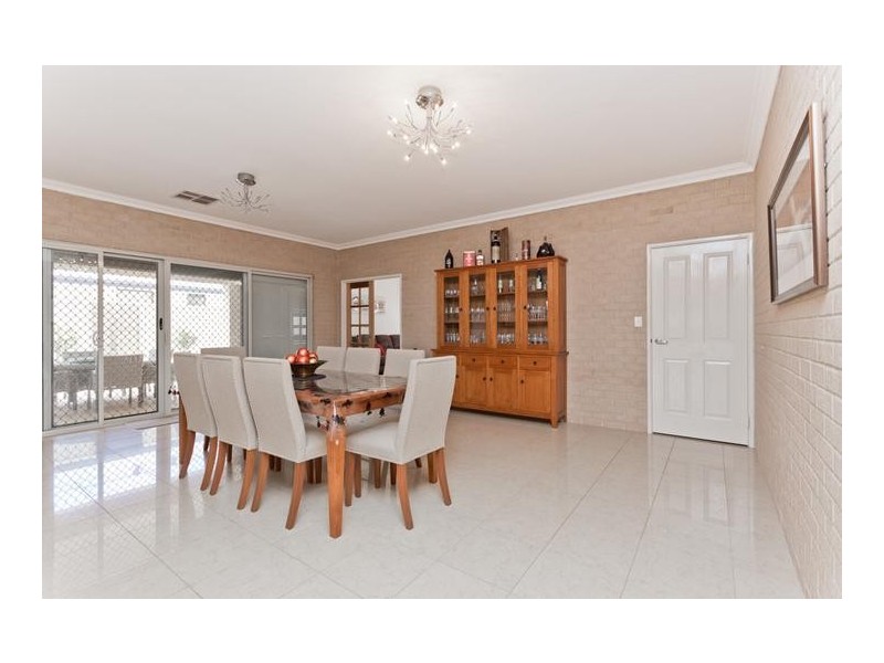 8 Carbine Way, Munster WA 6166