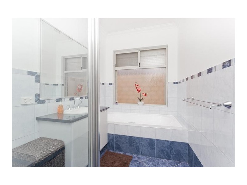 8 Carbine Way, Munster WA 6166