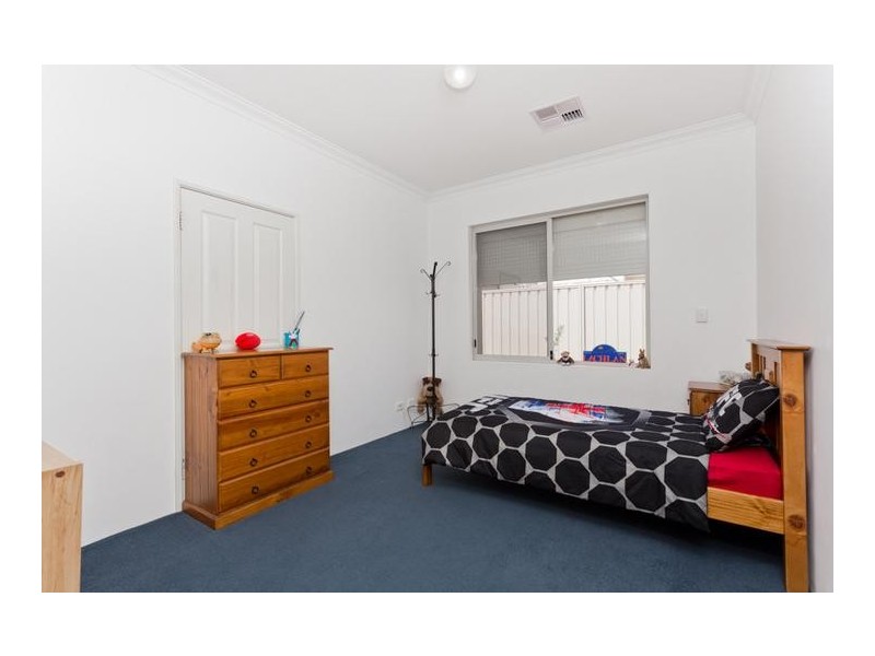 8 Carbine Way, Munster WA 6166