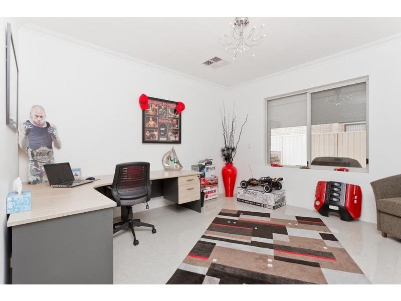 8 Carbine Way, Munster WA 6166