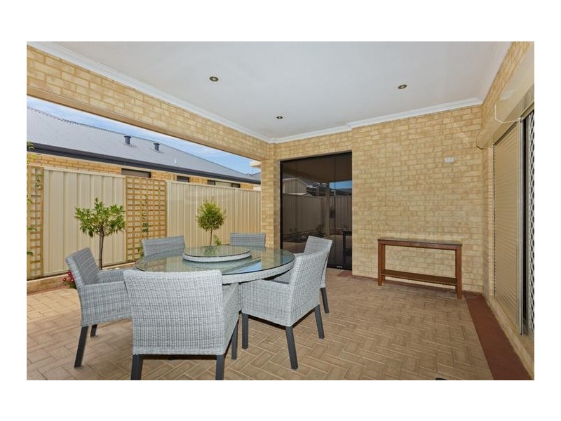 8 Carbine Way, Munster WA 6166