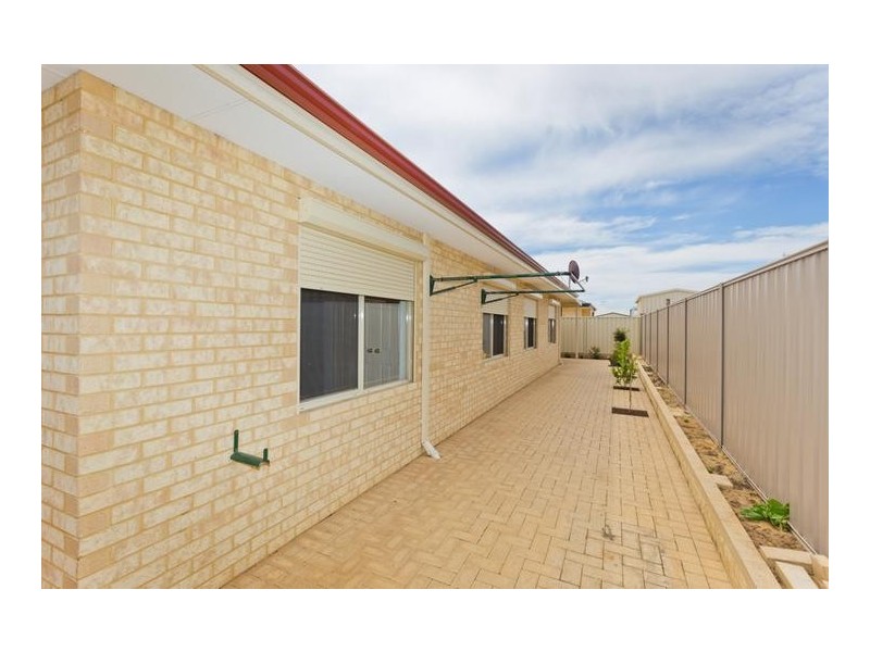 8 Carbine Way, Munster WA 6166