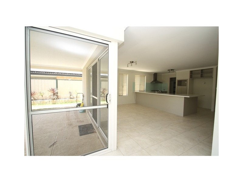 12 Kirkley Court, Success WA 6164