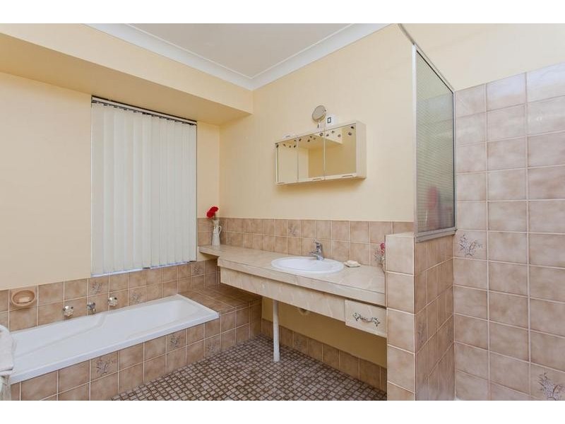 182 Winterfold Road, Kardinya WA 6163