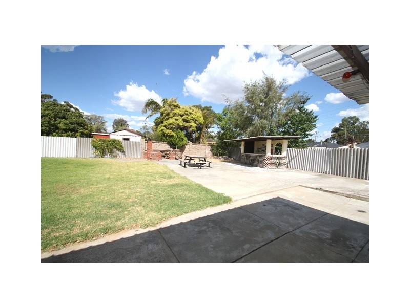 4 Pagneil Court, Hamilton Hill WA 6163