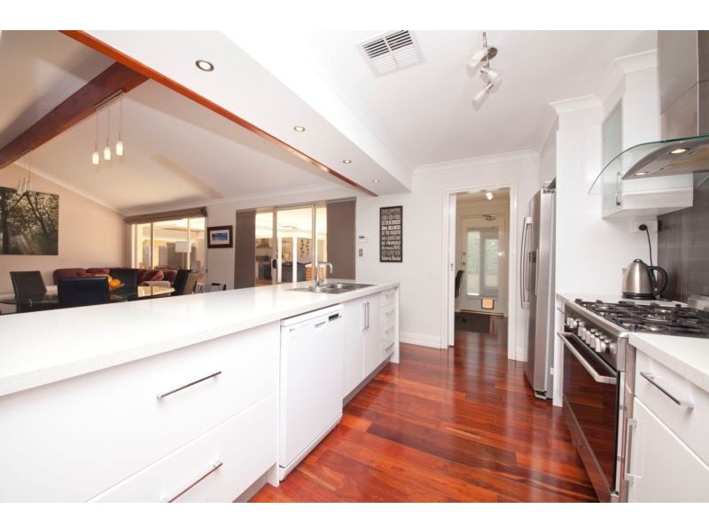 38 Crossland Way, Kardinya WA 6163