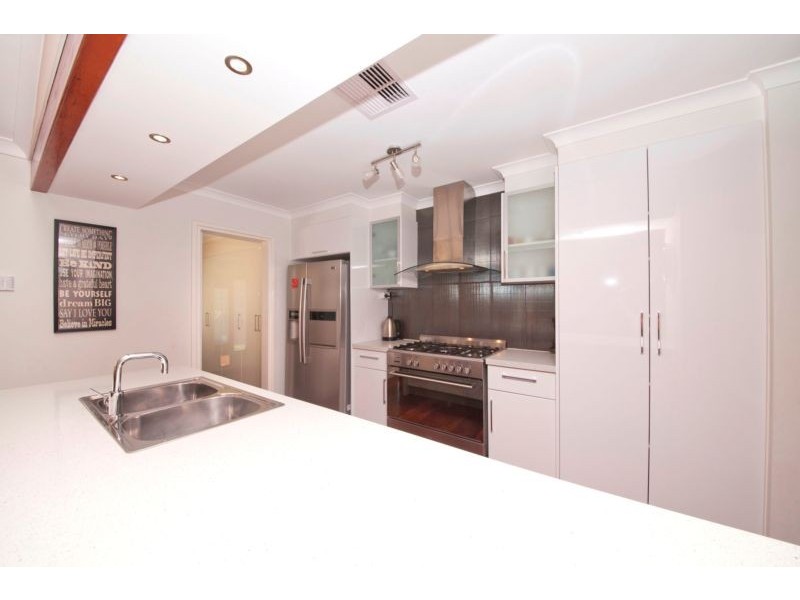 38 Crossland Way, Kardinya WA 6163
