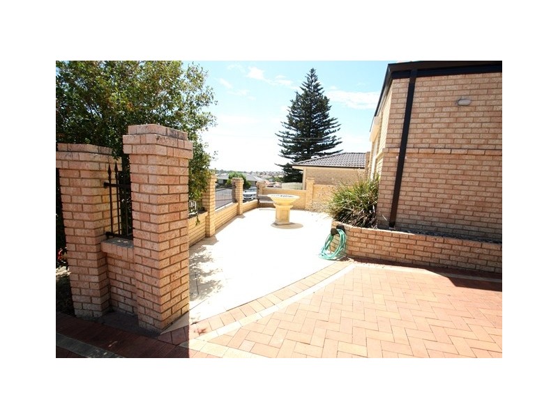 4 Cranberry Street, Coogee WA 6166