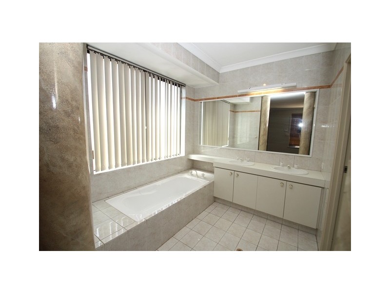 4 Cranberry Street, Coogee WA 6166