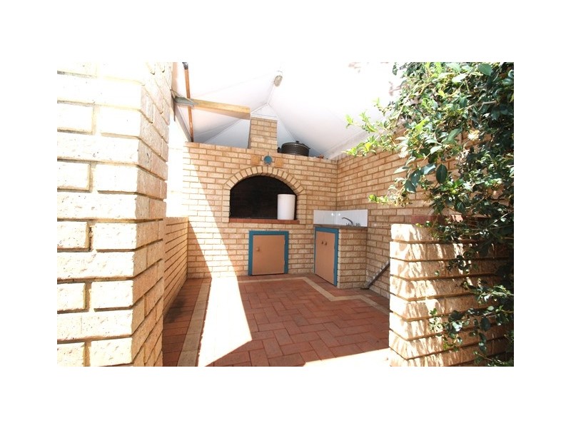 4 Cranberry Street, Coogee WA 6166