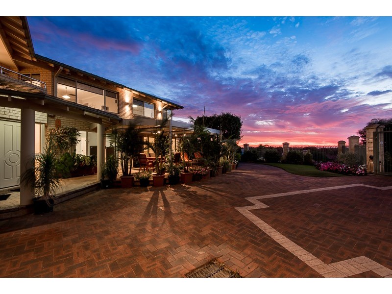 6 The Cove, Coogee WA 6166