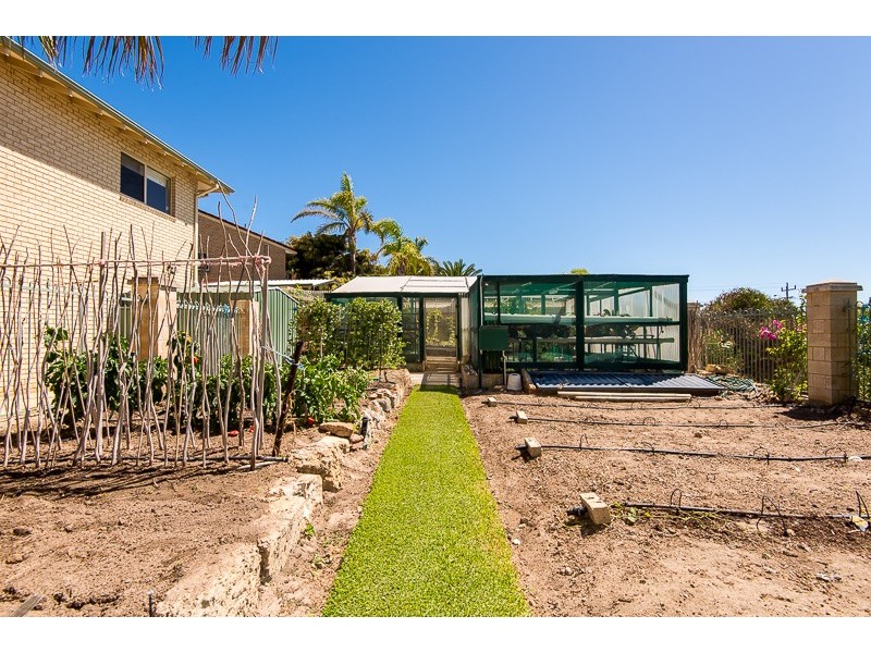 6 The Cove, Coogee WA 6166