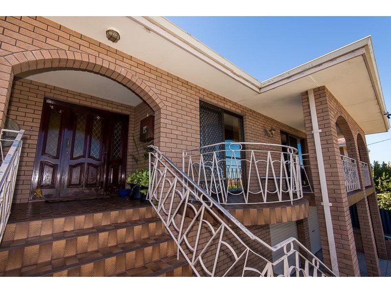 32 Skeahan Street, Spearwood WA 6163