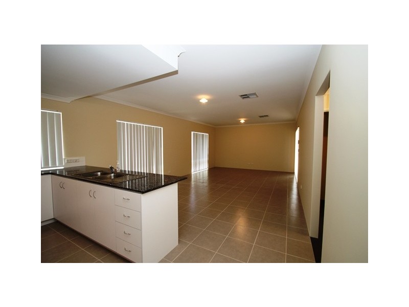 7 Addis Way, Wandi WA 6167