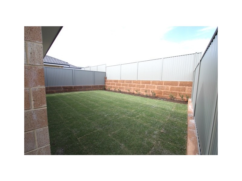 7 Addis Way, Wandi WA 6167
