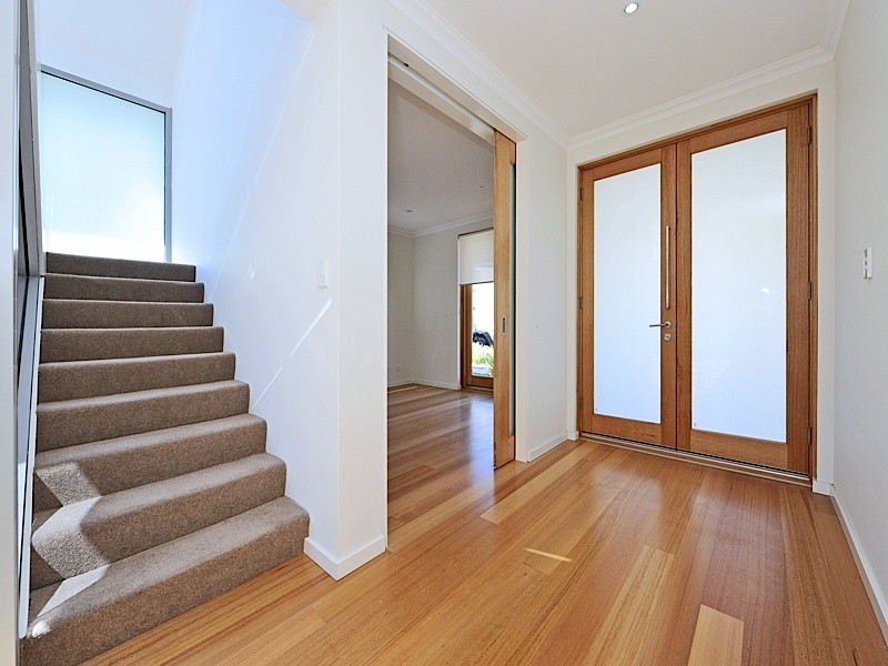 42 Breaksea Drive, North Coogee WA 6163