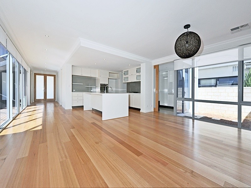 42 Breaksea Drive, North Coogee WA 6163