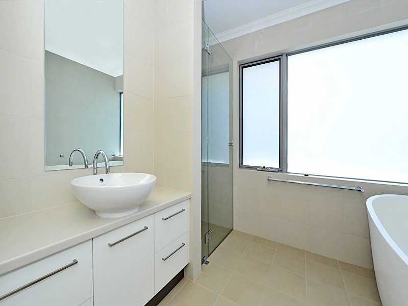 42 Breaksea Drive, North Coogee WA 6163