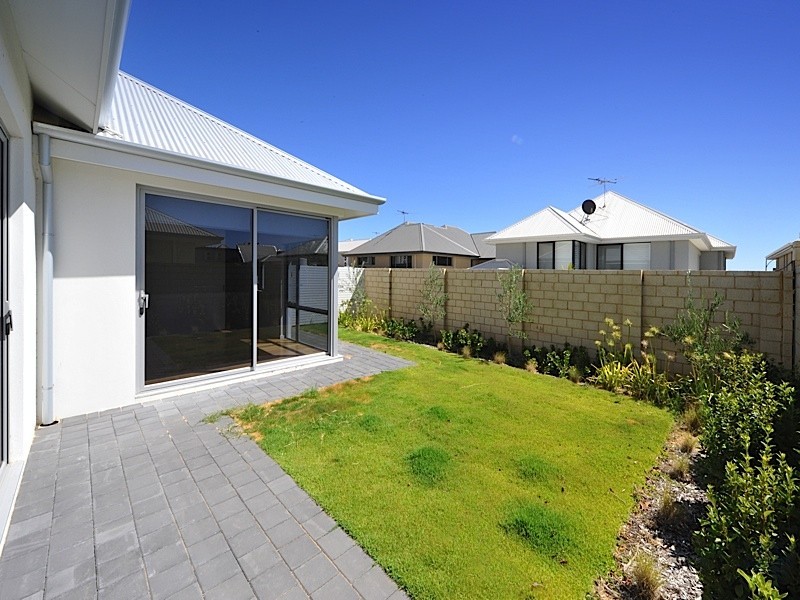 42 Breaksea Drive, North Coogee WA 6163