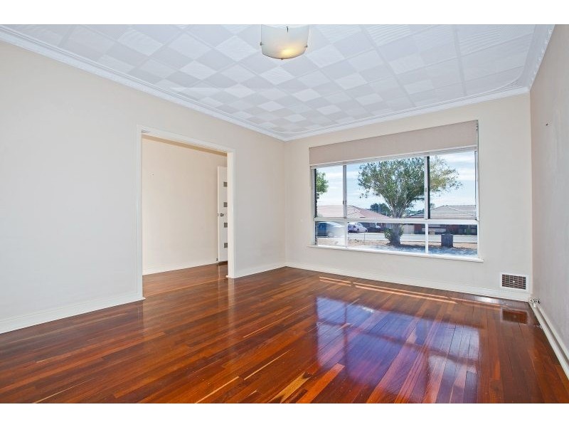 34 Ashbourne Way, Hamilton Hill WA 6163