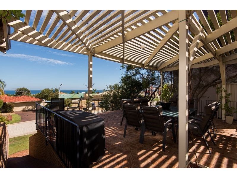 10 Careening Way, Coogee WA 6166