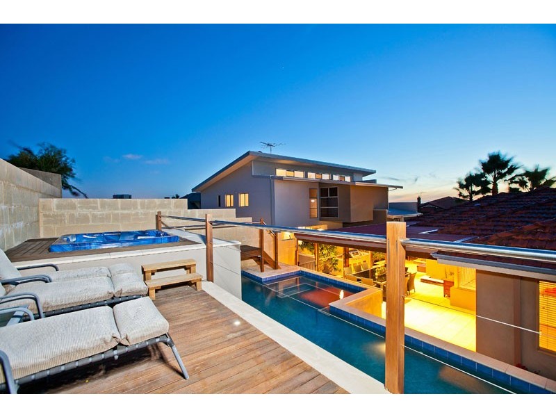 10 Careening Way, Coogee WA 6166