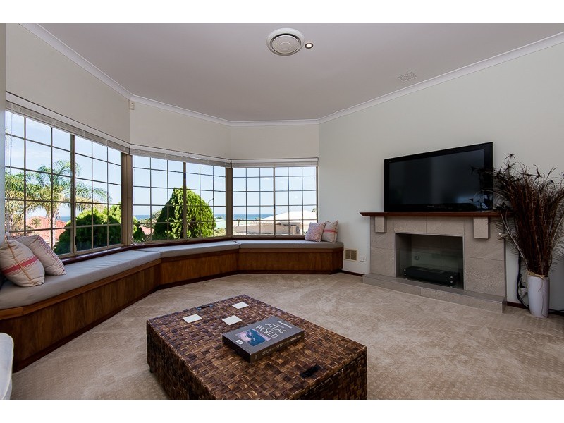 10 Careening Way, Coogee WA 6166