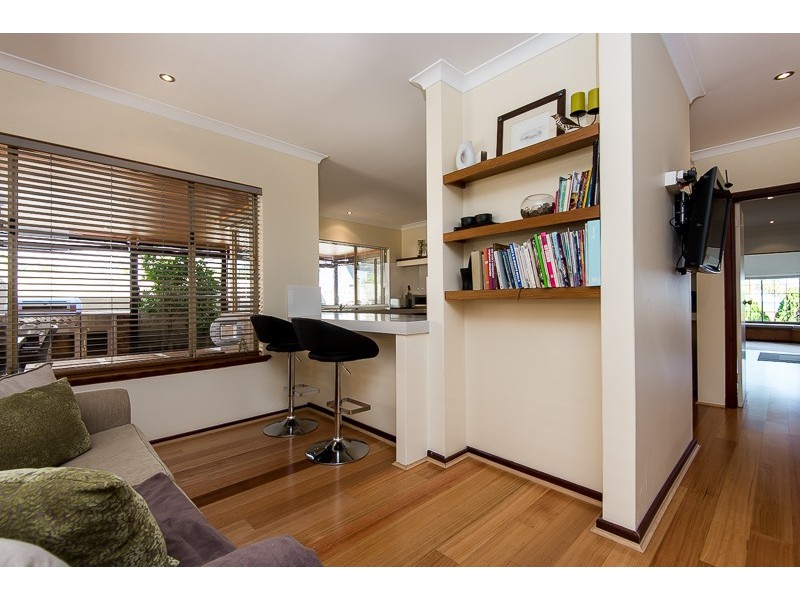 10 Careening Way, Coogee WA 6166