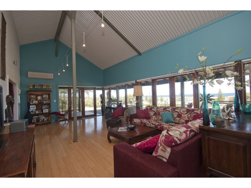 4 Kiesey Street, Coogee WA 6166