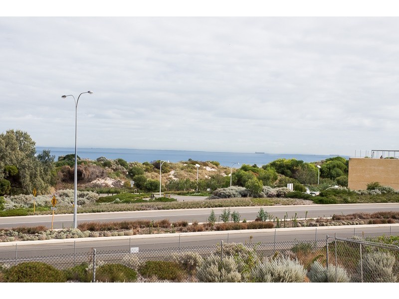 4 Kiesey Street, Coogee WA 6166