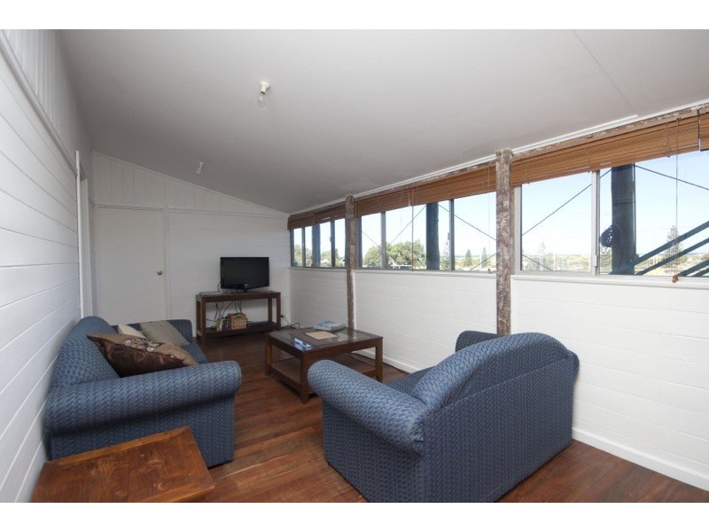 4 Kiesey Street, Coogee WA 6166