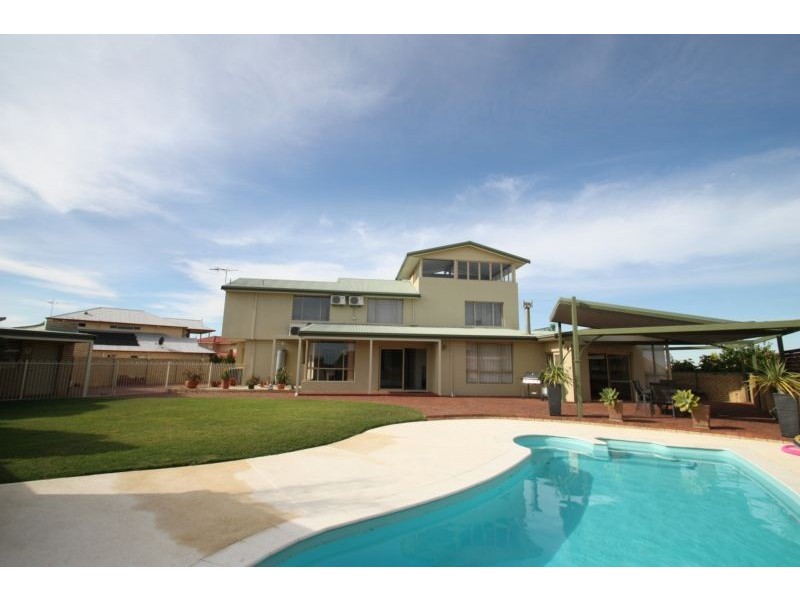 5 Dunk Place, Coogee WA 6166