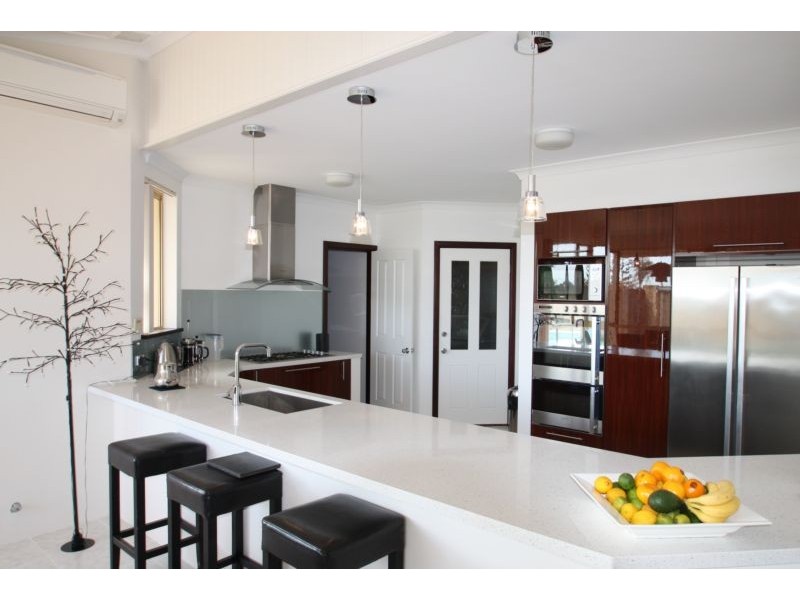 5 Dunk Place, Coogee WA 6166