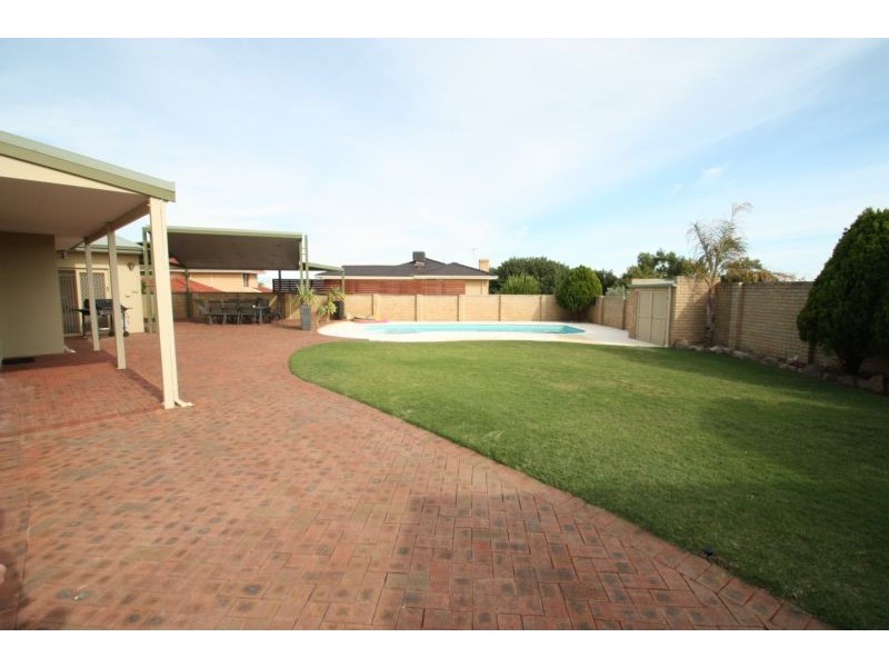 5 Dunk Place, Coogee WA 6166