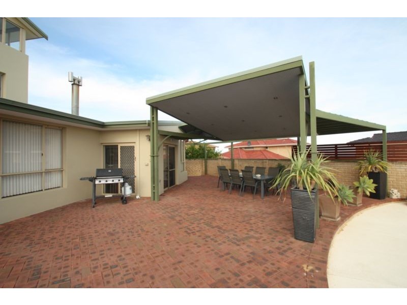 5 Dunk Place, Coogee WA 6166