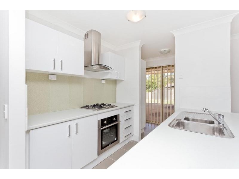 11 Marsh Ct, Swan View WA 6056
