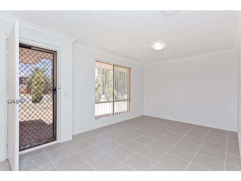 11 Marsh Ct, Swan View WA 6056