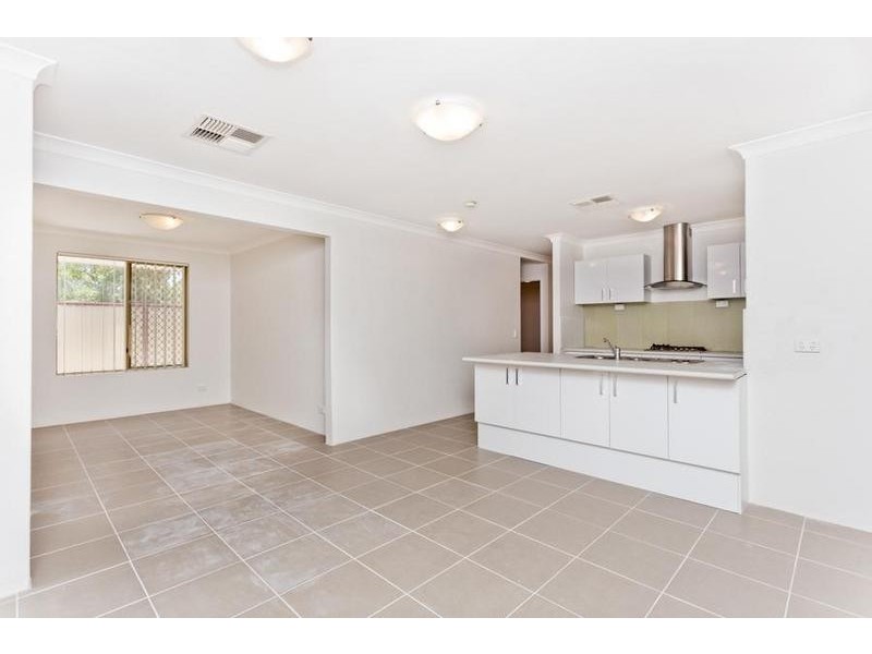11 Marsh Ct, Swan View WA 6056