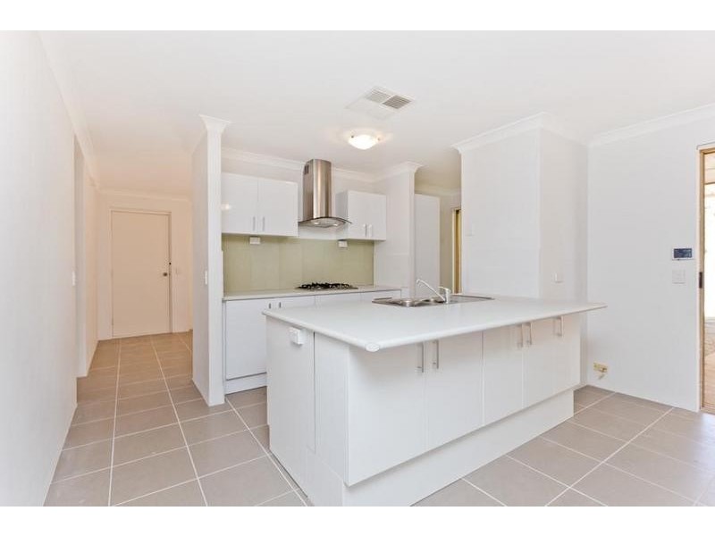 11 Marsh Ct, Swan View WA 6056