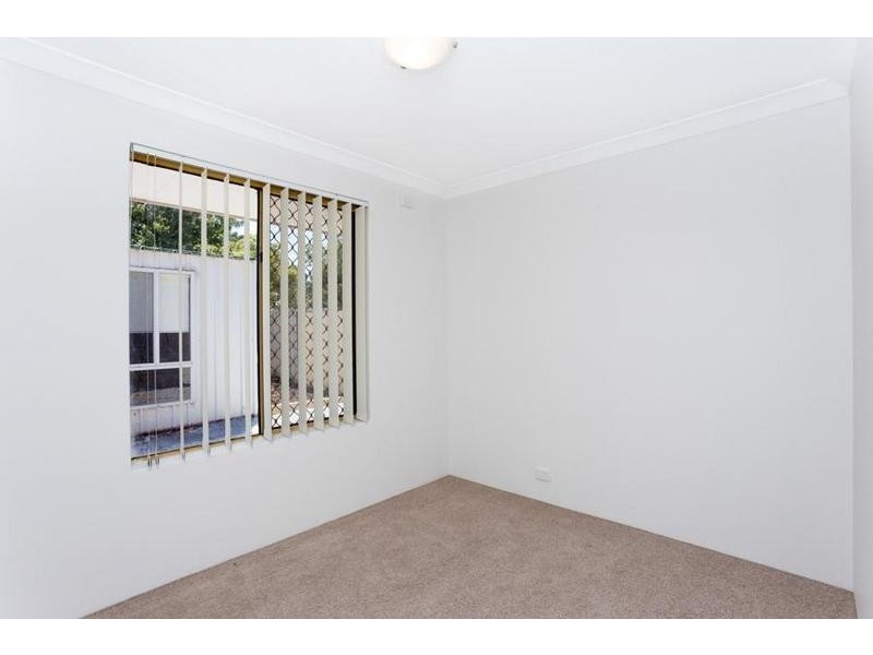 11 Marsh Ct, Swan View WA 6056
